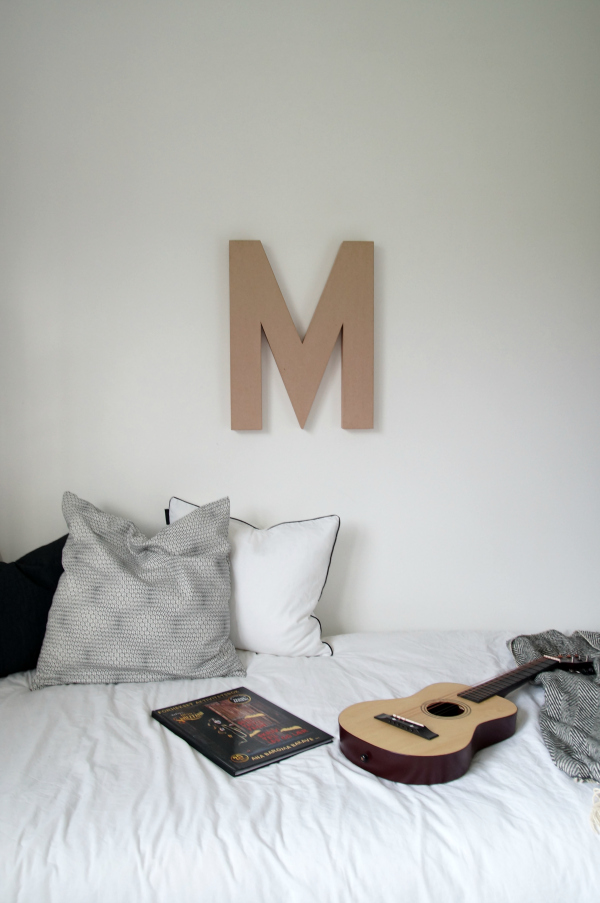 childrens_gitar_cusions_large_letter_m