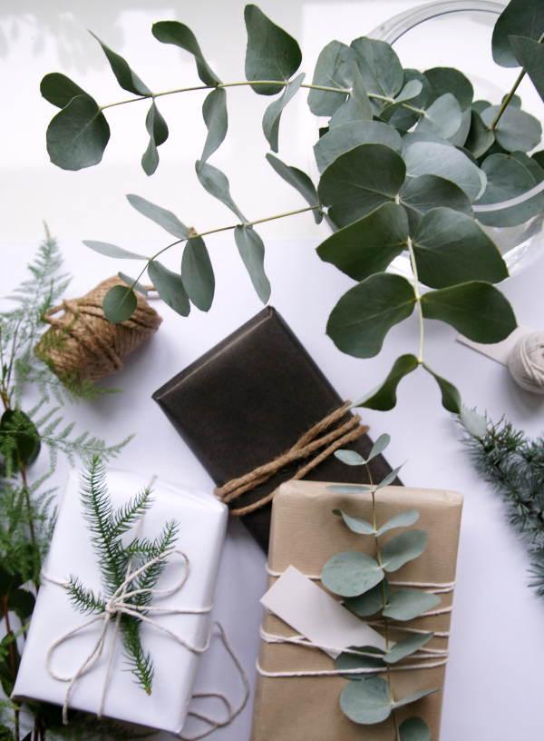 3 Simple Ways To Wrap A Christmas Present Hege Morris