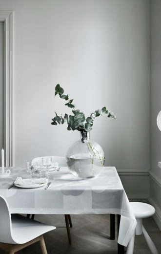 minimalist simple Nordic inspired Christmas table setting
