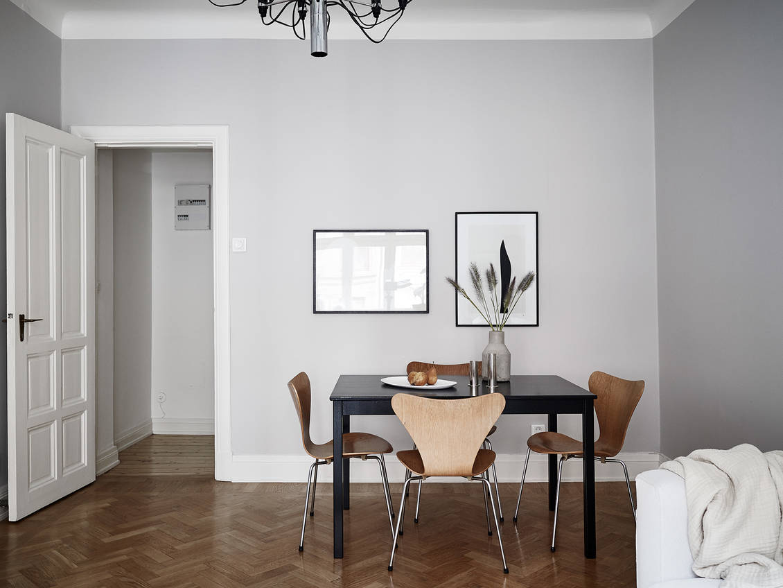 Grey tone apartment from the 1920s