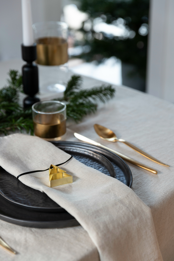 Christmas table setting ideas with brass decorations