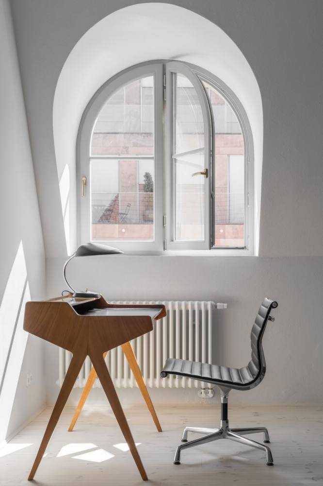 Loft Kolasinski minimal apartment with vintage pieces