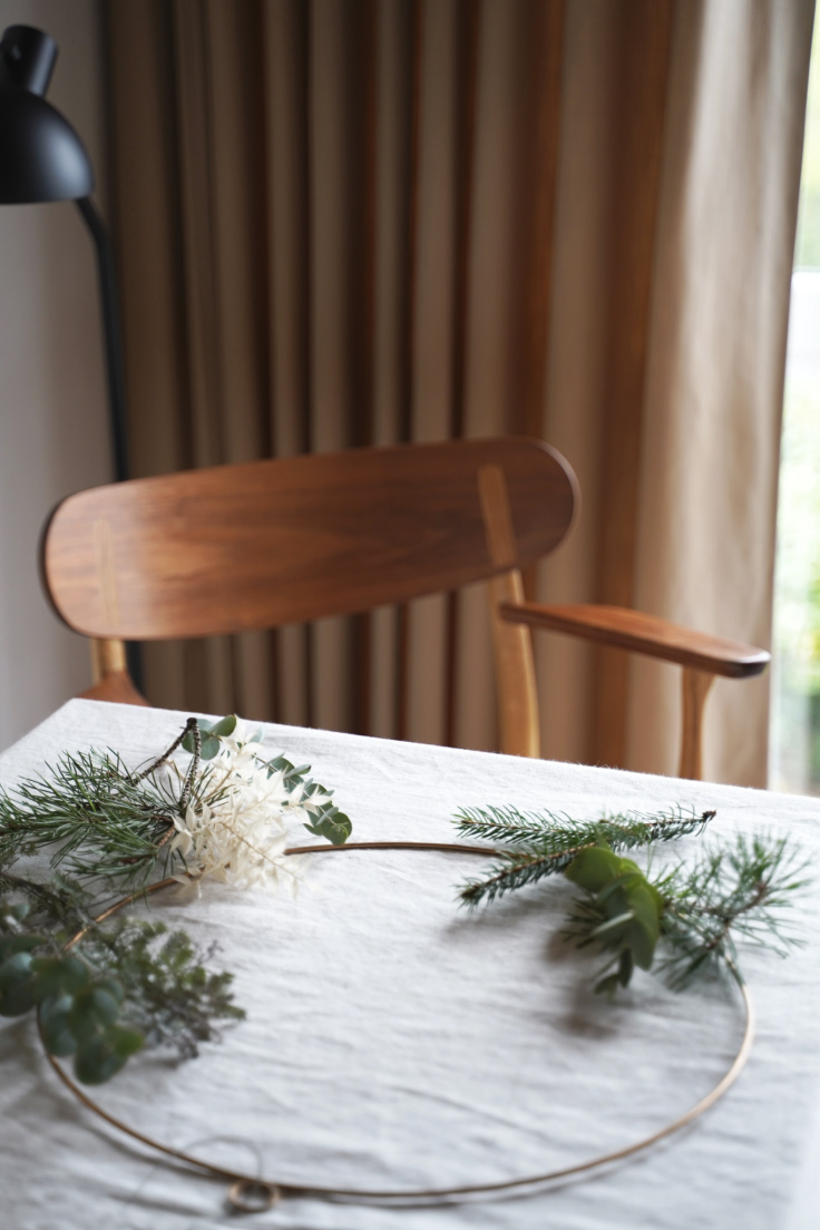Carl Hansen CH26 Lounge chair and some time out for making a simple Christmas wreath