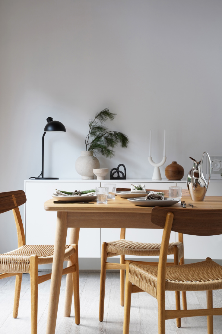 Minimal Nordic Christmas with Carl Hansen & Son CH23 dining chairs