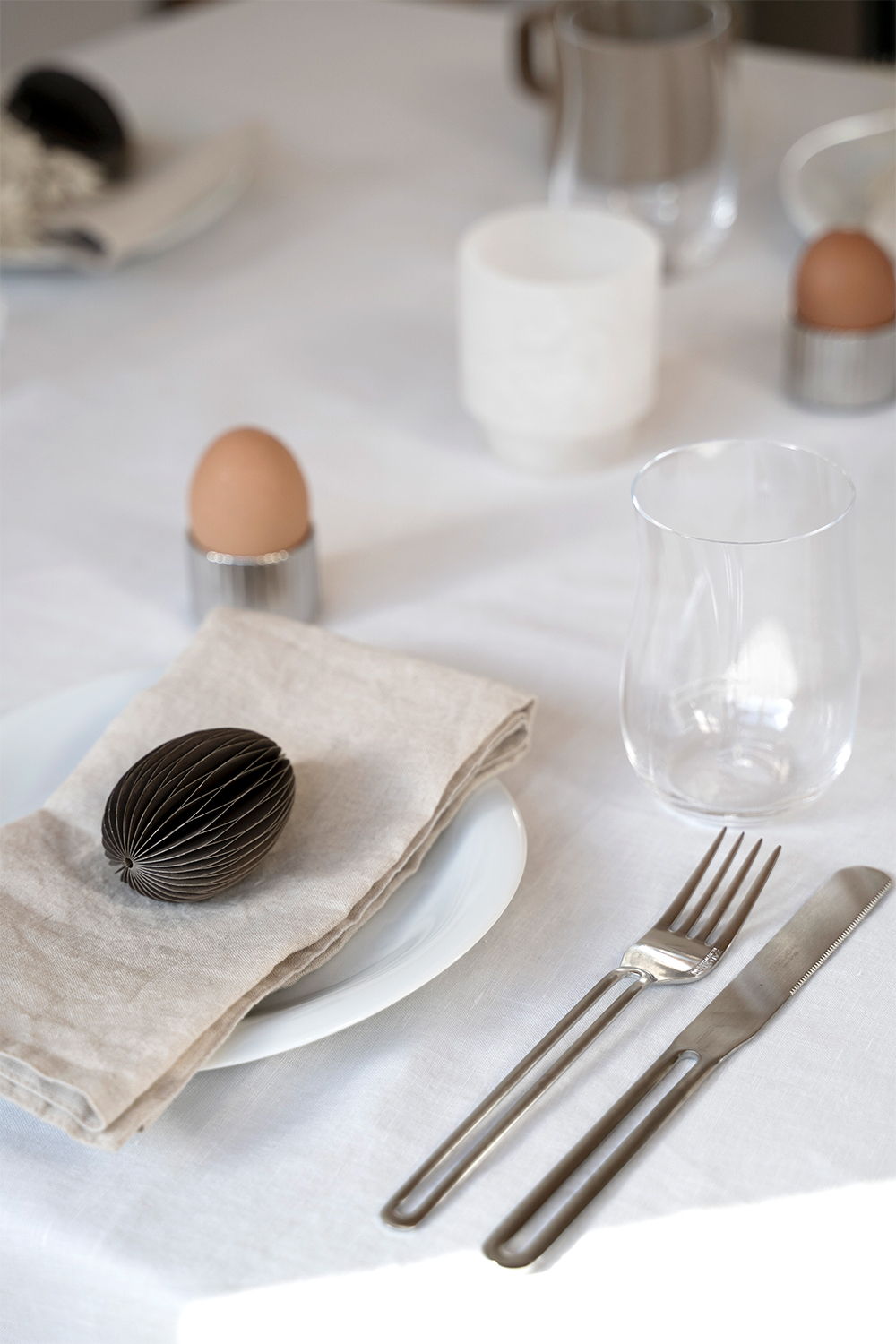 Minimal Easter Table Setting in Neutral Colours
