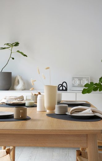 Minimal Table Setting with Sustainable Table Mats